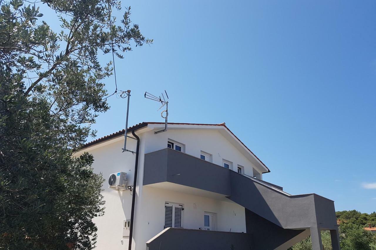 Apartmani Nora Stinjan Pula Exterior foto